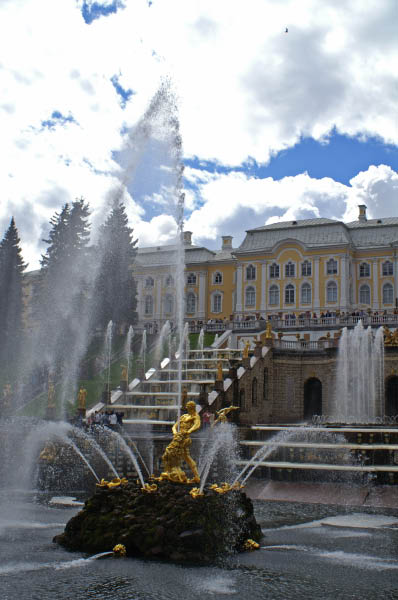 Petershof_Bolshoy Palace_Fontaenenallee_Grosse Kaskade_2005_f
